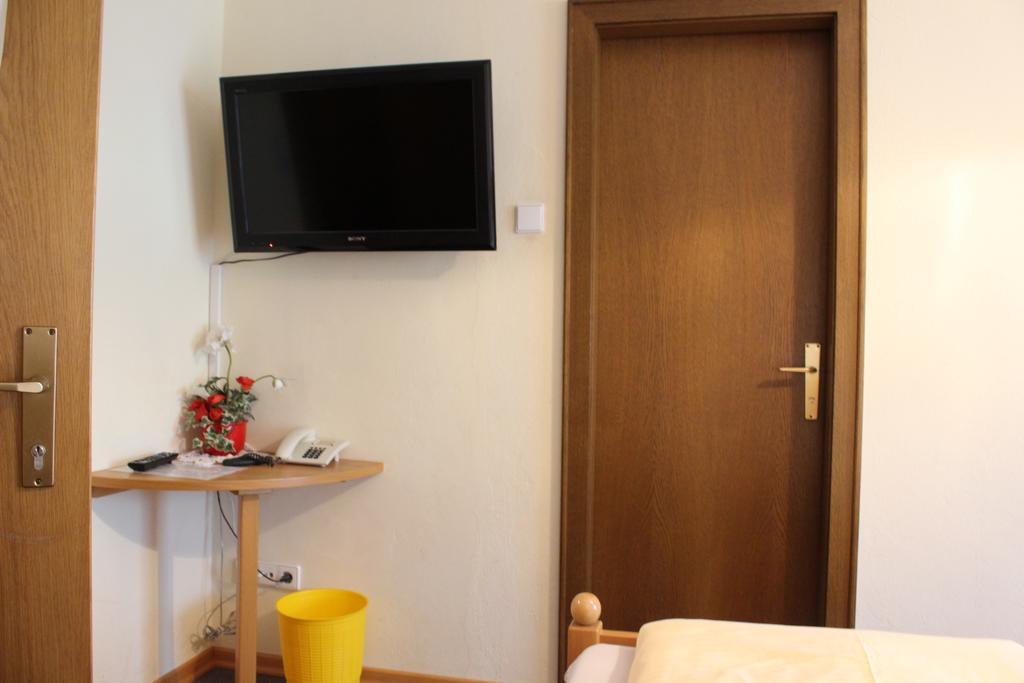 Gasthof-Hotel Winkler Muhldorf  Bagian luar foto